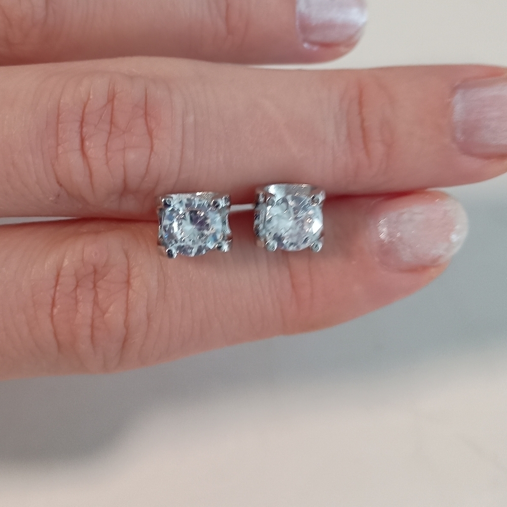New Moissanite Style Silver Earrings With Gift Box 🎁